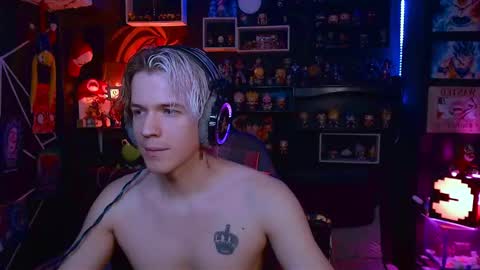 Snapshot of lustymatt chatting on October 18, 2:58 am lustymatt online show from October 18, 2:58 am