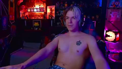 Snapshot of lustymatt chatting on October 31, 4:02 am lustymatt online show from October 31, 4:02 am