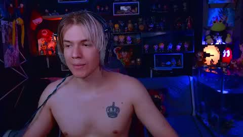 Snapshot of lustymatt chatting on December 15, 3:11 am lustymatt online show from December 15, 3:11 am