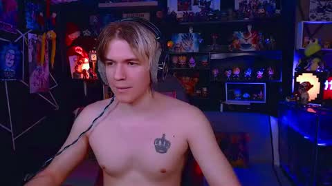 Snapshot of lustymatt chatting on February 4, 2:17 am lustymatt online show from February 4, 2:17 am