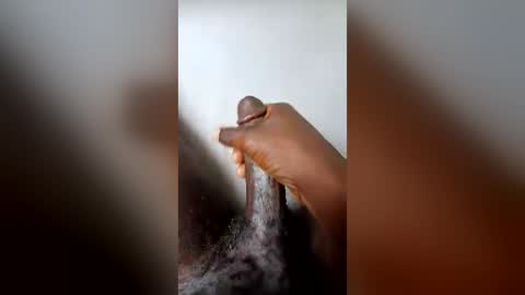 Snapshot of lustythebrown chatting on July 19, 1:15 pm lustythebrown online show from July 19, 1:15 pm