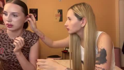 Snapshot of lustytwins chatting on October 1, 8:42 am lustytwins online show from October 1, 8:42 am