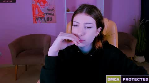 lusy_puff online show from December 16, 9:35 am