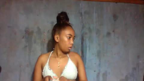 Snapshot of lutchia chatting on December 16, 6:51 am lutchia online show from December 16, 6:51 am