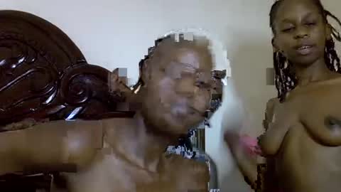 lutino_lovebirds online show from April 5, 7:44 pm