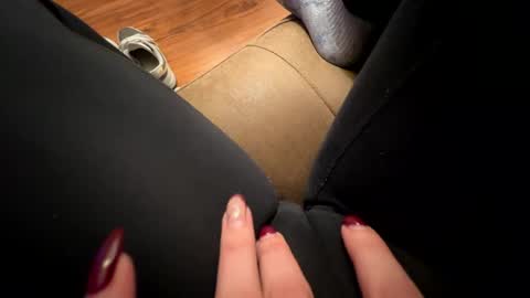 Snapshot of luuunaheartxxx chatting on December 2, 2:31 am luuunaheartxxx online show from December 2, 2:31 am