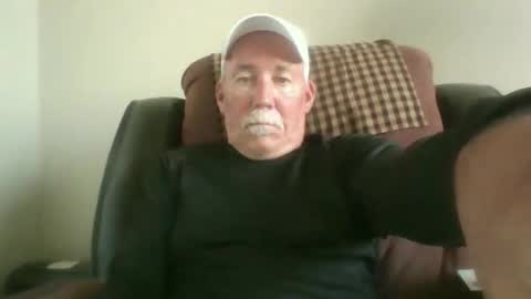 Snapshot of luv269er chatting on December 4, 9:01 pm luv269er online show from December 4, 9:01 pm