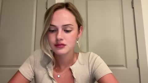 Snapshot of luvaimee chatting on April 29, 2:37 am Aimee online show from April 29, 2:37 am