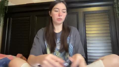 luvrxstarx online show from March 25, 12:05 am