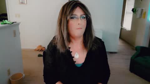 Snapshot of luvs2bbritney chatting on February 13, 8:38 pm Britney online show from February 13, 8:38 pm