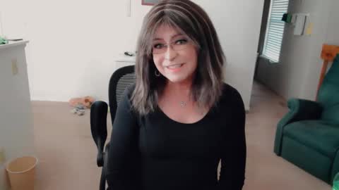 Snapshot of luvs2bbritney chatting on March 1, 7:38 pm Britney online show from March 1, 7:38 pm