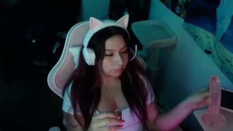 Snapshot of luvvespie chatting on November 26, 10:44 pm luvvespie online show from November 26, 10:44 pm