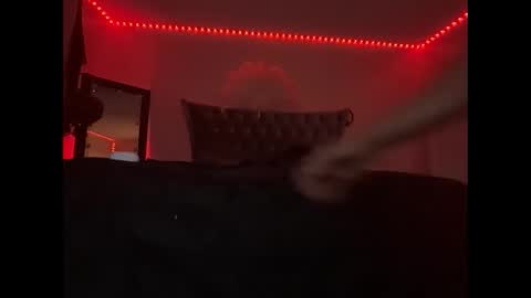 Snapshot of luvvlee chatting on November 6, 3:35 pm luvvlee online show from November 6, 3:35 pm