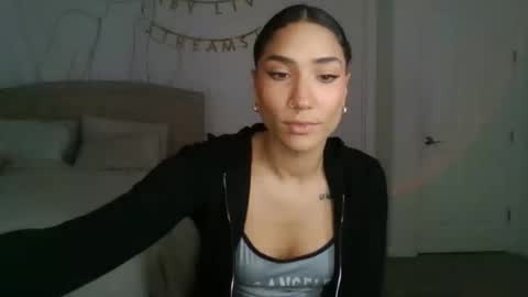 Liv 3 online show from December 5, 4:14 pm