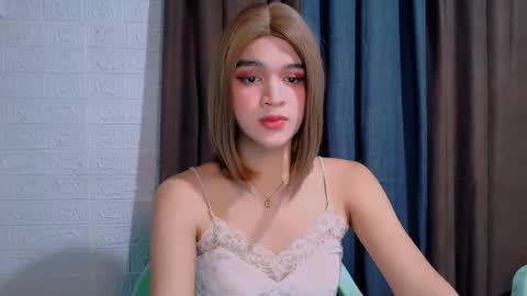 Snapshot of lux_white chatting on March 11, 1:44 am queen lux online show from March 11, 1:44 am