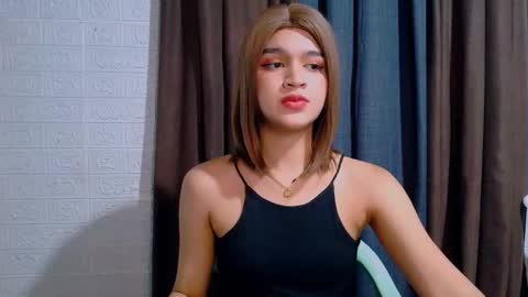 Snapshot of lux_white chatting on March 11, 8:59 pm queen lux online show from March 11, 8:59 pm