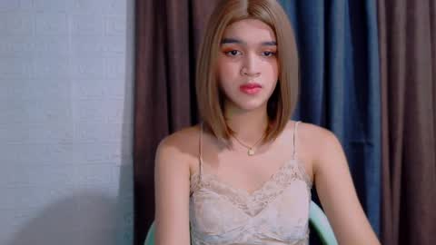 Snapshot of lux_white chatting on April 6, 6:58 am queen lux online show from April 6, 6:58 am