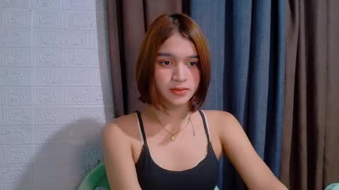 Snapshot of lux_white chatting on April 23, 9:50 pm queen lux online show from April 23, 9:50 pm