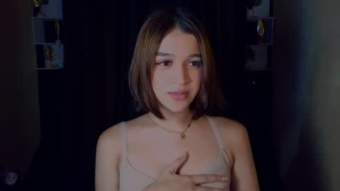 Snapshot of lux_white chatting on May 11, 9:04 am queen lux online show from May 11, 9:04 am