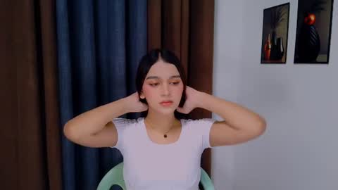 queen lux online show from June 26, 9:46 am
