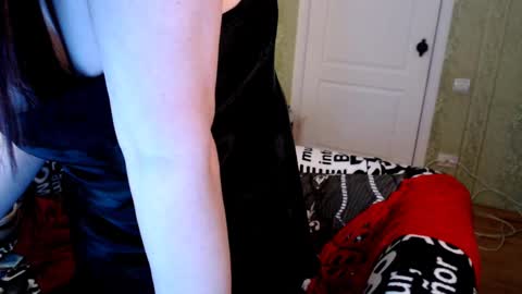 Snapshot of luxdietrich chatting on December 2, 12:51 pm LuxDietrich online show from December 2, 12:51 pm