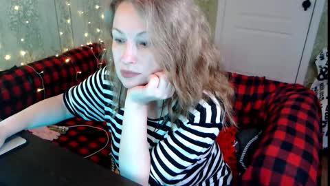 Snapshot of luxdietrich chatting on October 12, 4:28 pm LuxDietrich online show from October 12, 4:28 pm