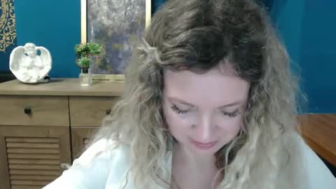 Snapshot of luxdonna chatting on May 25, 7:36 am Donna online show from May 25, 7:36 am