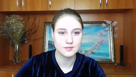 Snapshot of luxevenus chatting on March 31, 12:27 pm Vivienne online show from March 31, 12:27 pm