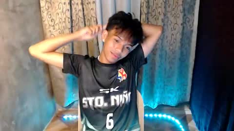 Snapshot of luxirfy_xx chatting on December 2, 5:30 pm luxirfy online show from December 2, 5:30 pm