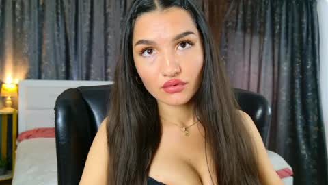 Snapshot of luxqueenstudio chatting on April 24, 6:38 am KarolinaAlpha online show from April 24, 6:38 am