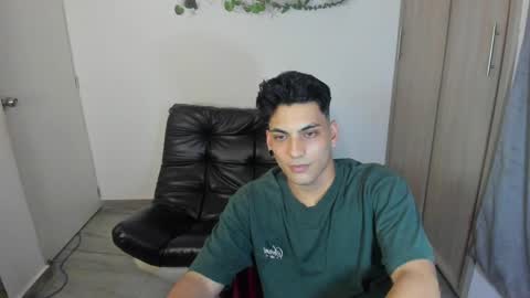 Snapshot of luxrx chatting on April 29, 11:11 pm luxrx online show from April 29, 11:11 pm