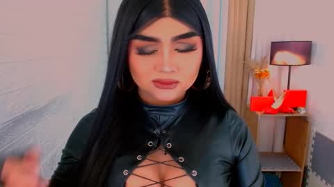 Snapshot of luxsasha chatting on November 4, 12:21 am Sasha Blaire online show from November 4, 12:21 am