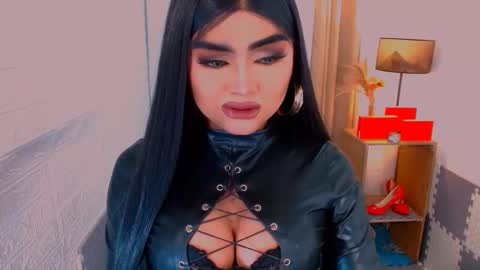 Snapshot of luxsasha chatting on December 16, 11:48 am Sasha Blaire online show from December 16, 11:48 am