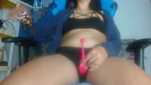 Snapshot of luzzy_cam chatting on June 14, 12:19 am luzzy I hope your visit and that we manage to get very hot online show from June 14, 12:19 am