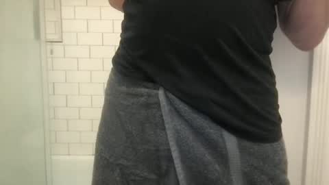 lvguynextdoor440656 online show from October 31, 1:06 am