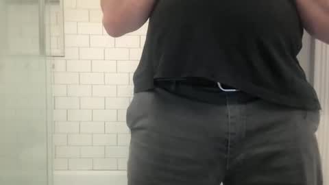 lvguynextdoor440656 online show from December 16, 1:32 am