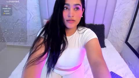 LYA DUBOIS  online show from February 13, 9:33 pm