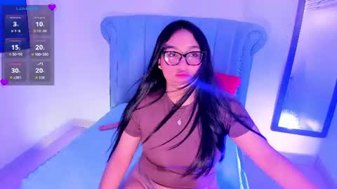 Snapshot of lya_dubois_ chatting on June 23, 8:18 pm LYA DUBOIS online show from June 23, 8:18 pm
