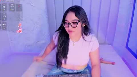 Snapshot of lya_dubois_ chatting on June 26, 9:19 pm LYA DUBOIS online show from June 26, 9:19 pm