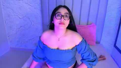 Snapshot of lya_dubois_ chatting on July 4, 7:20 pm LYA DUBOIS online show from July 4, 7:20 pm