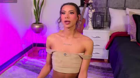 Snapshot of lyadumont chatting on January 8, 5:54 am LYA online show from January 8, 5:54 am