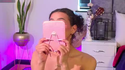 Snapshot of lyadumont chatting on January 8, 8:11 pm LYA online show from January 8, 8:11 pm