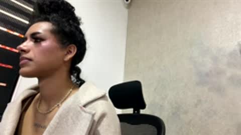 Snapshot of lyadumont chatting on April 11, 7:51 pm LYA online show from April 11, 7:51 pm