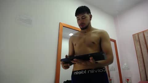 Snapshot of lyam_saenz chatting on November 6, 7:59 pm lyam_saenz online show from November 6, 7:59 pm