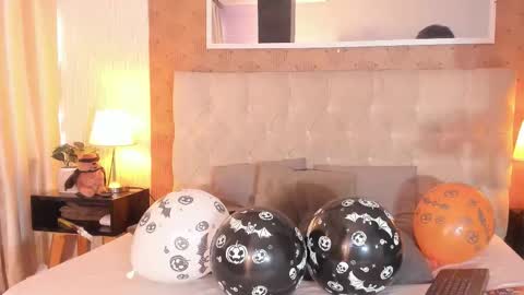 Lyan online show from October 31, 8:10 pm