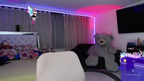 Snapshot of lyann_ chatting on May 15, 2:18 am Lyann online show from May 15, 2:18 am