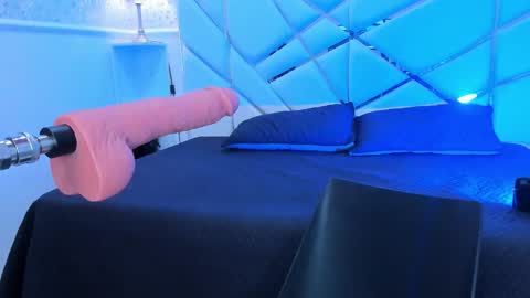 Lyen Rae  online show from March 22, 4:05 am