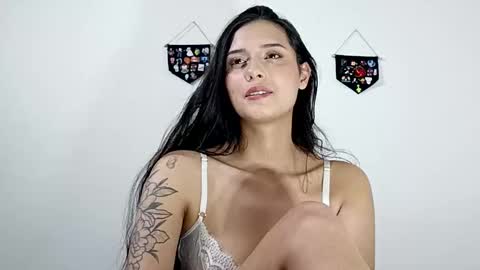 lyla online show from November 17, 3:23 am