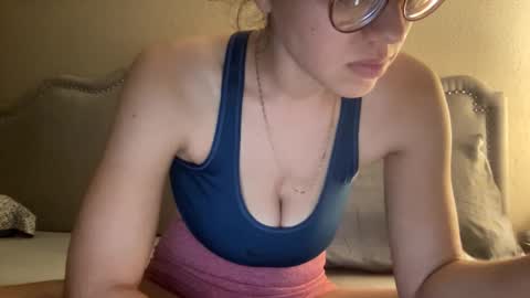 Snapshot of lylajades chatting on December 22, 5:48 am Olivia online show from December 22, 5:48 am