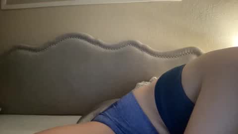 Snapshot of lylajades chatting on December 23, 6:22 am Olivia online show from December 23, 6:22 am